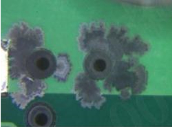 严重爬行腐蚀案例